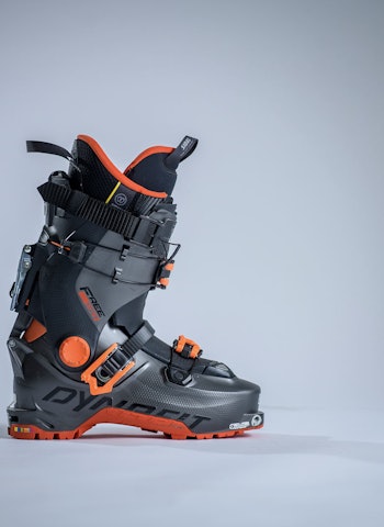 Dynafit Hoji Free: Toppturstøvel som passer med alle techbindinger og alle topptur-stegjern. Foto: Vegard Breie Dynafit Hoji Free toppturstøvel