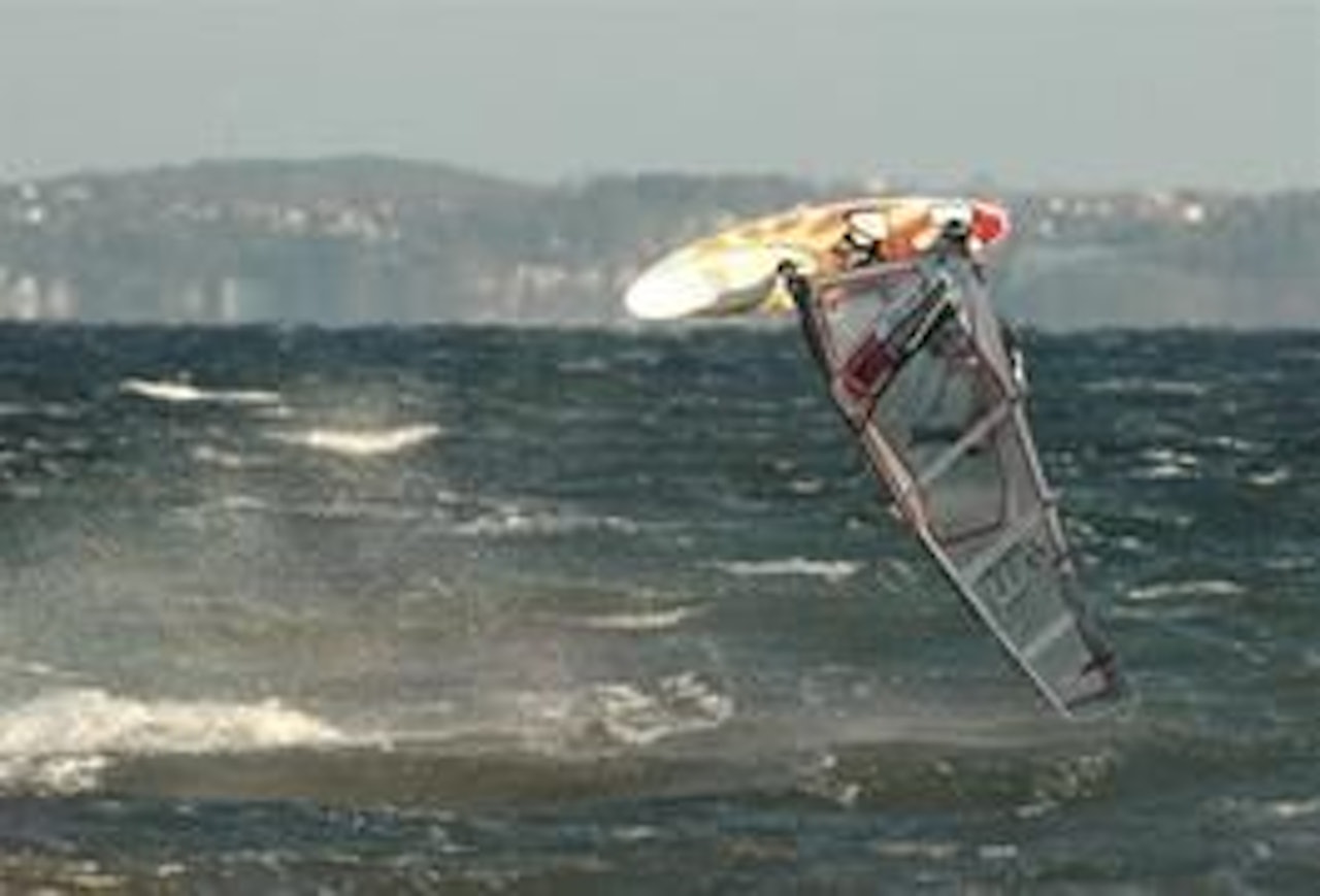 HOPPPLA: Akrobatikk i romjulskuling, Åsgårdstrand. HOPPPLA: Akrobatikk i romjulskuling, Åsgårdstrand.