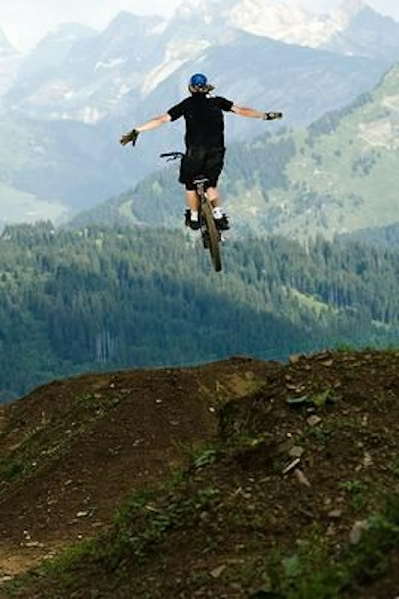 Sondre Børresen over hyttehoppet i Kona parken. Bilde tatt av Marius Thorvildsen Sondre Børresen over hyttehoppet i Kona parken. Bilde tatt av Marius Thorvildsen