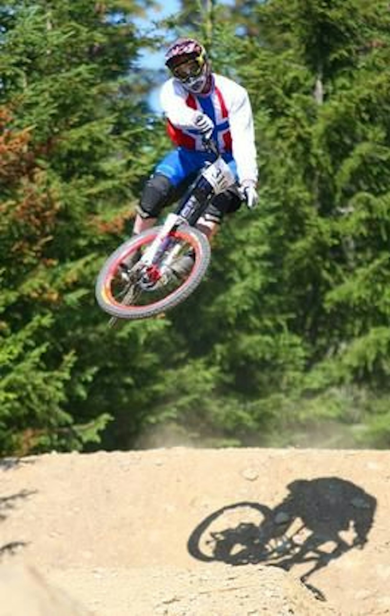 PERFEKT: Akkurat det vi trengte, sier Espen Johnsen med en whip. Foto: Simen Berg PERFEKT: Akkurat det vi trengte, sier Espen Johnsen med en whip. Foto: Simen Berg