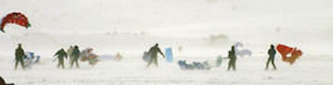 Hundrevis av snøkitere og skiseilere samles på Finse1222 Hundrevis av snøkitere og skiseilere samles på Finse1222