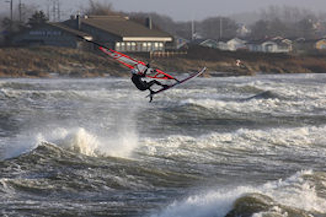 TRØKK: Orkanen "Per" herjer i Varberg, sør for Gøteborg. Foto: Mathieu Turries TRØKK: Orkanen "Per" herjer i Varberg, sør for Gøteborg. Foto: Mathieu Turries