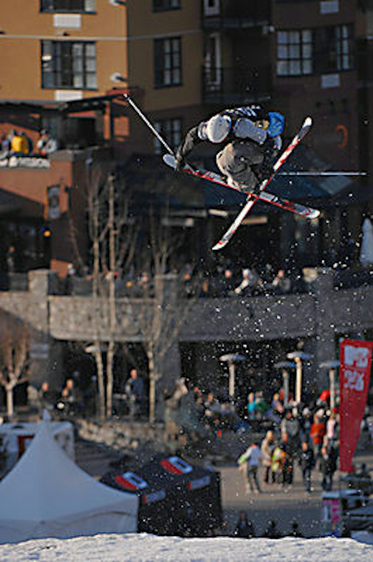 Andreas Håtveit snurrer 3,5 gang i kjent stil. Andreas Håtveit snurrer 3,5 gang i kjent stil.