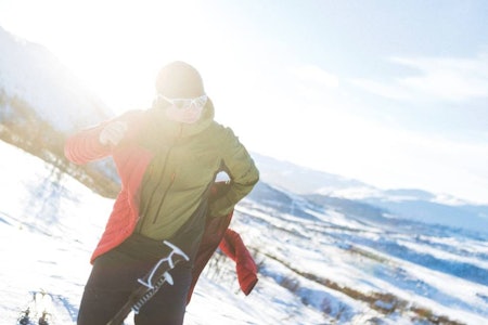 VIKTIG: Ei varm jakke bør være med på enhver topptur, både for komfort og sikkerhet. Vi har testet 10 modeller med dun og kunstfiber. Foto: Kristoffer H. Kippernes Dunjakke isolasjonsjakke test