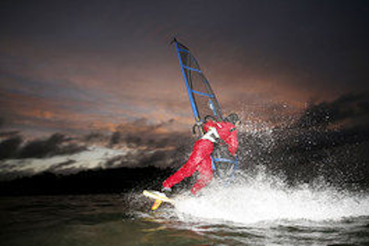 Martin Haglev er oppe før fuglene kvitrer og spocker bukta så isvannet spruter. Martin Haglev er oppe før fuglene kvitrer og spocker bukta så isvannet spruter.