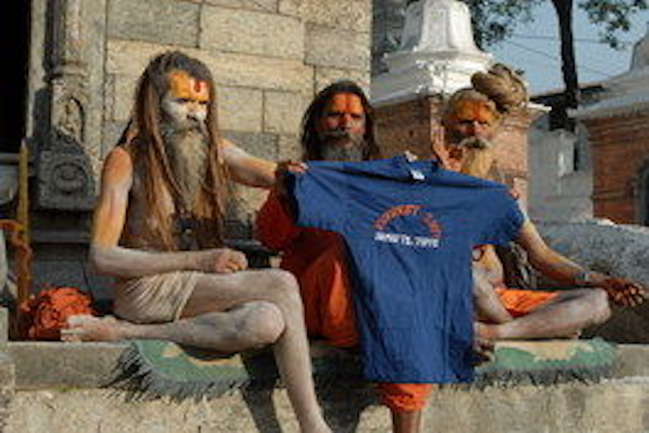 Hindumunkene i Kathmandu har tro på den norske ekspedisjonen. Foto: Hamartiltopps.no Hindumunkene i Kathmandu har tro på den norske ekspedisjonen. Foto: Hamartiltopps.no