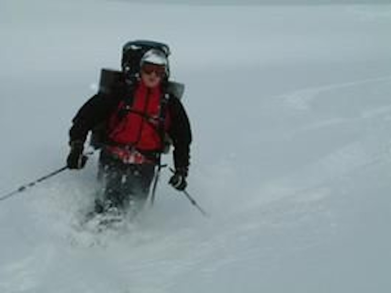 Frank-Jakob Sandbakk nyter pudder-livet på vei ned fra Hestefjellet Frank-Jakob Sandbakk nyter pudder-livet på vei ned fra Hestefjellet