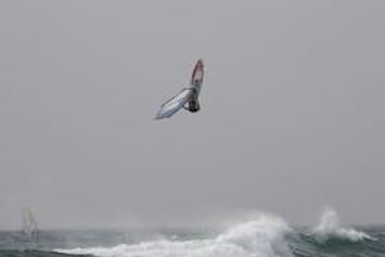 NYE HØYDER: Kevin Pritchard i høy rocketair i Guincho, Portugal, i fjor. Foto: PWA/Carter NYE HØYDER: Kevin Pritchard i høy rocketair i Guincho, Portugal, i fjor. Foto: PWA/Carter