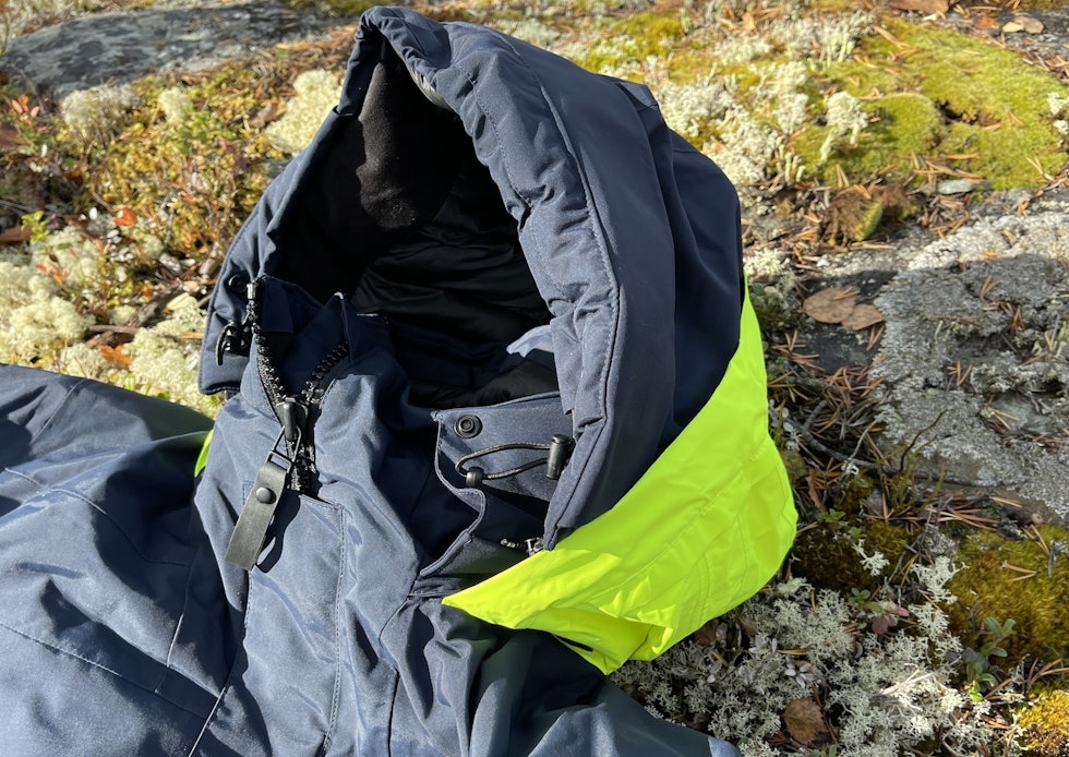 Duger: Helly Hansen Arctic Ocean Parka er rustet for skikkelig uvær. Her er det ikke bare én, men to hetter. Helly Hansen Arctic Ocean Parka ekstra hette