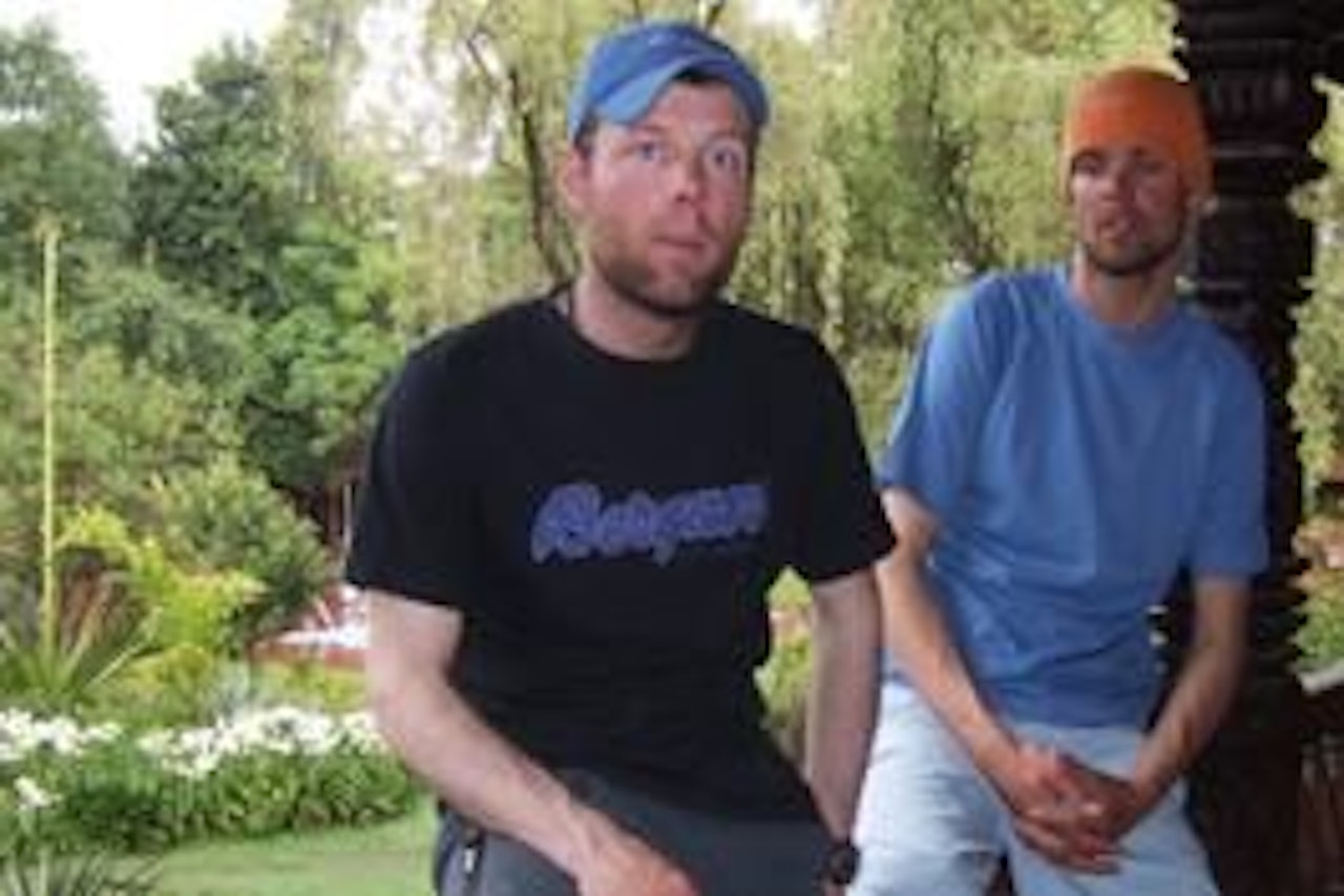 Tormod Granheim og fotograf Fredrik Schenholm har kommet til Kathmandu. Tormod Granheim og fotograf Fredrik Schenholm har kommet til Kathmandu.