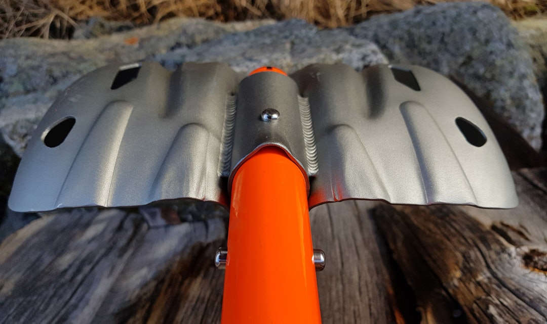 Mammut Alugator Pro Light har spor for rask sammenkobling mellom skaft og blad. skredspade test