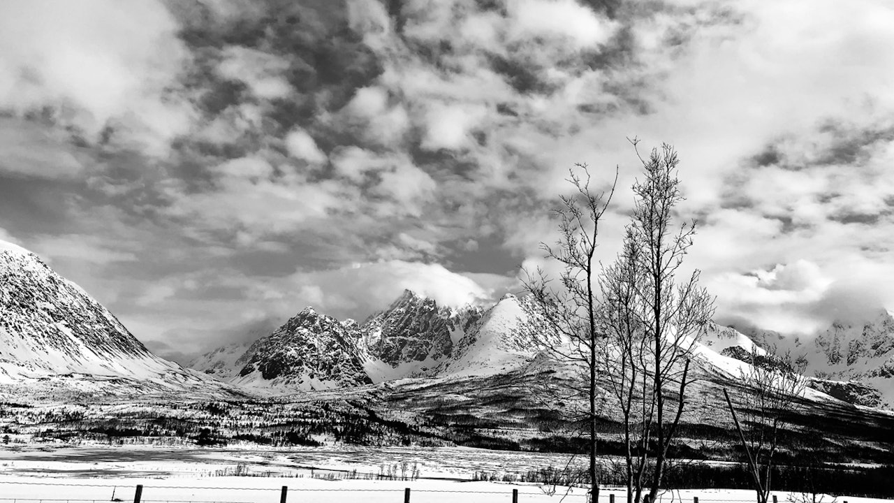 POST CARD MOTIF: Jægervasstindene in Lyngen. Photo: Esben A. Nilssen POST CARD MOTIF: Jægervasstindene in Lyngen. Photo: Esben A. Nilssen