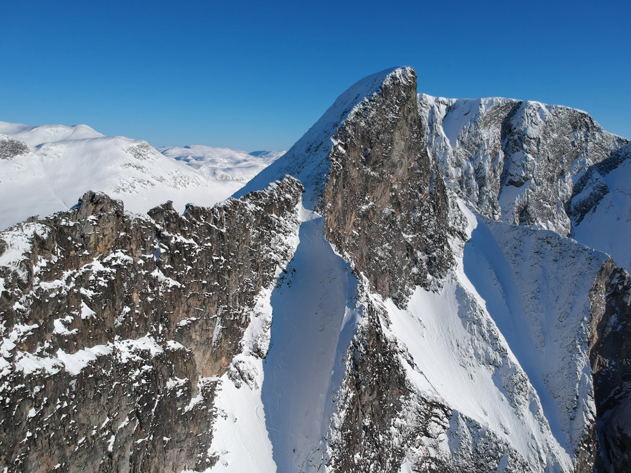 STOR OG SPEKTAKULÆR: Renna ved Ågottind i Eikesdalen er av den typen man legger merke til. Foto: Bård Smestad STOR OG SPEKTAKULÆR: Renna ved Ågottind i Eikesdalen er av den typen man legger merke til. Foto: Bård Smestad