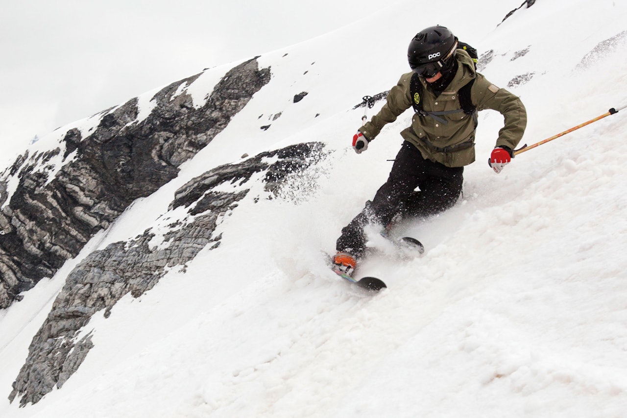 DESIGNET I FINNMARK: Pure Tele er telemarkbindingen som er designet av bergenseren Bjarte Hollevik i Burfjord i Finnmark. Her testes nyvinningen på sommersnø i Alpene. Foto: Bjarte Hollevik DESIGNET I FINNMARK: Pure Tele er telemarkbindingen som er designet av bergenseren Bjarte Hollevik i Burfjord i Finnmark. Her testes nyvinningen på sommersnø i Alpene. Foto: Bjarte Hollevik