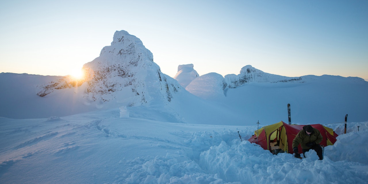 Teltplassen på toppen av Sauen (2077m) Teltplassen på toppen av Sauen (2077m)