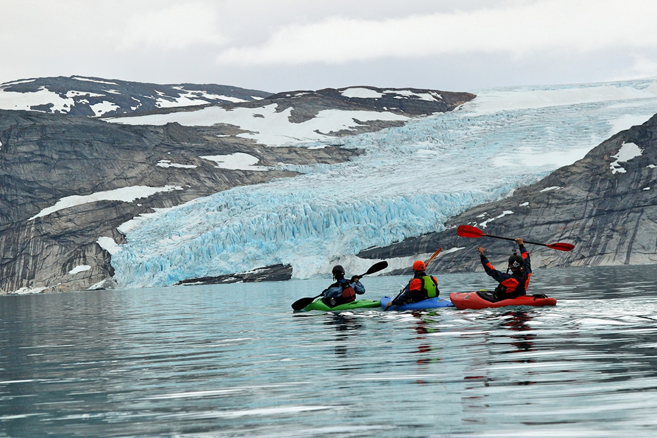 PÅ TUR: Det vil etterhvert dukke opp flere episoder. Her er forøvrig lauget på vei over Glomvatnet for å padle Glomågå. Foto: Jack H. Mcdonald PÅ TUR: Det vil etterhvert dukke opp flere episoder. Her er forøvrig lauget på vei over Glomvatnet for å padle Glomågå. Foto: Jack H. Mcdonald