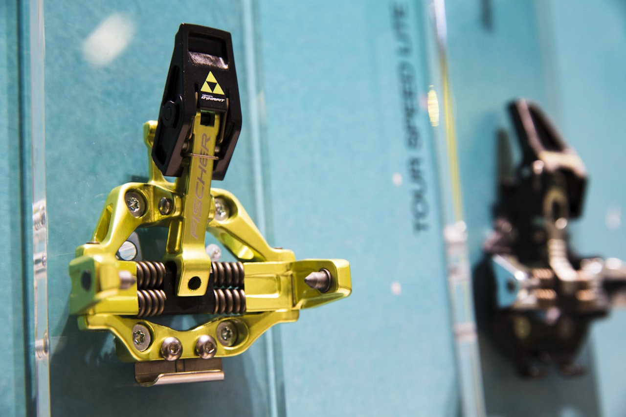 SAME BINDING, DIFFERENT WRAPPING: Fischer og Dynastar er blandt skiprodusentene som nå brander Dynafit-bindinger med sine logoer. Foto: Hans Petter Hval SAME BINDING, DIFFERENT WRAPPING: Fischer og Dynastar er blandt skiprodusentene som nå brander Dynafit-bindinger med sine logoer. Foto: Hans Petter Hval