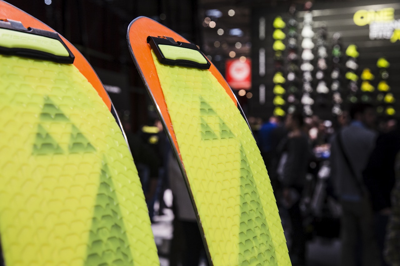 PLASTIKK FANTASTIKK: Fischer lanserer nå sine plastikkfeller, som i følge produsenten både skal gi bedre glid, være enklere i bruk og ikke minst lettere å vedlikeholde. Foto: Hans Petter Hval PLASTIKK FANTASTIKK: Fischer lanserer nå sine plastikkfeller, som i følge produsenten både skal gi bedre glid, være enklere i bruk og ikke minst lettere å vedlikeholde. Foto: Hans Petter Hval