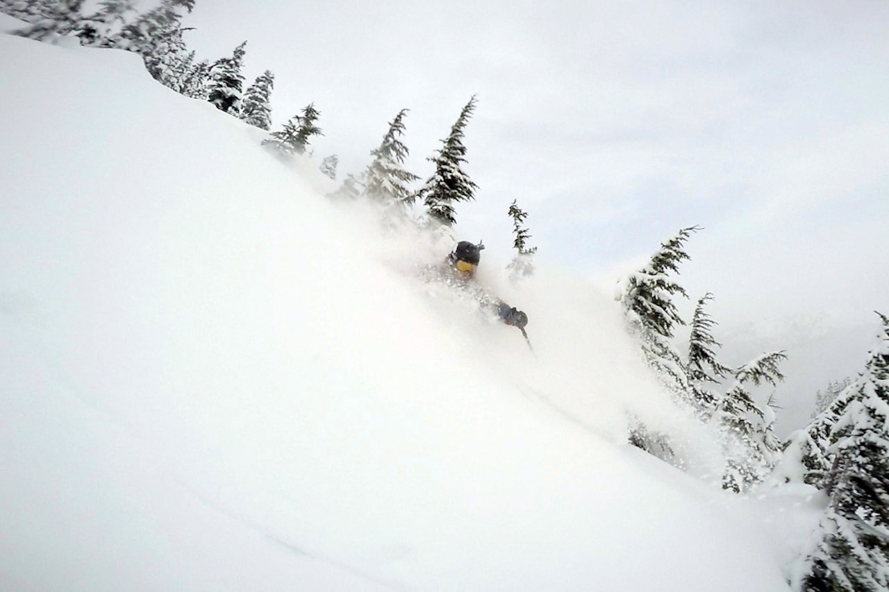 DYPT: Ville Aarseth synker dypt etter et skikkelig dump siste dag i Mt. Baker. Foto: Privat