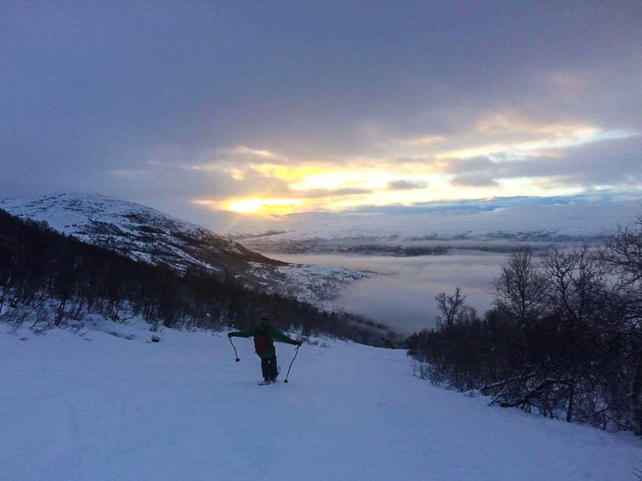 OPPKLARENDE: Lyset var fint på Bjorli, bedre enn snøen. Foto: Brynjar Åmot Bjorli skisenter offpiste freeride skisenter alpint ski snowboard guide fri flyt