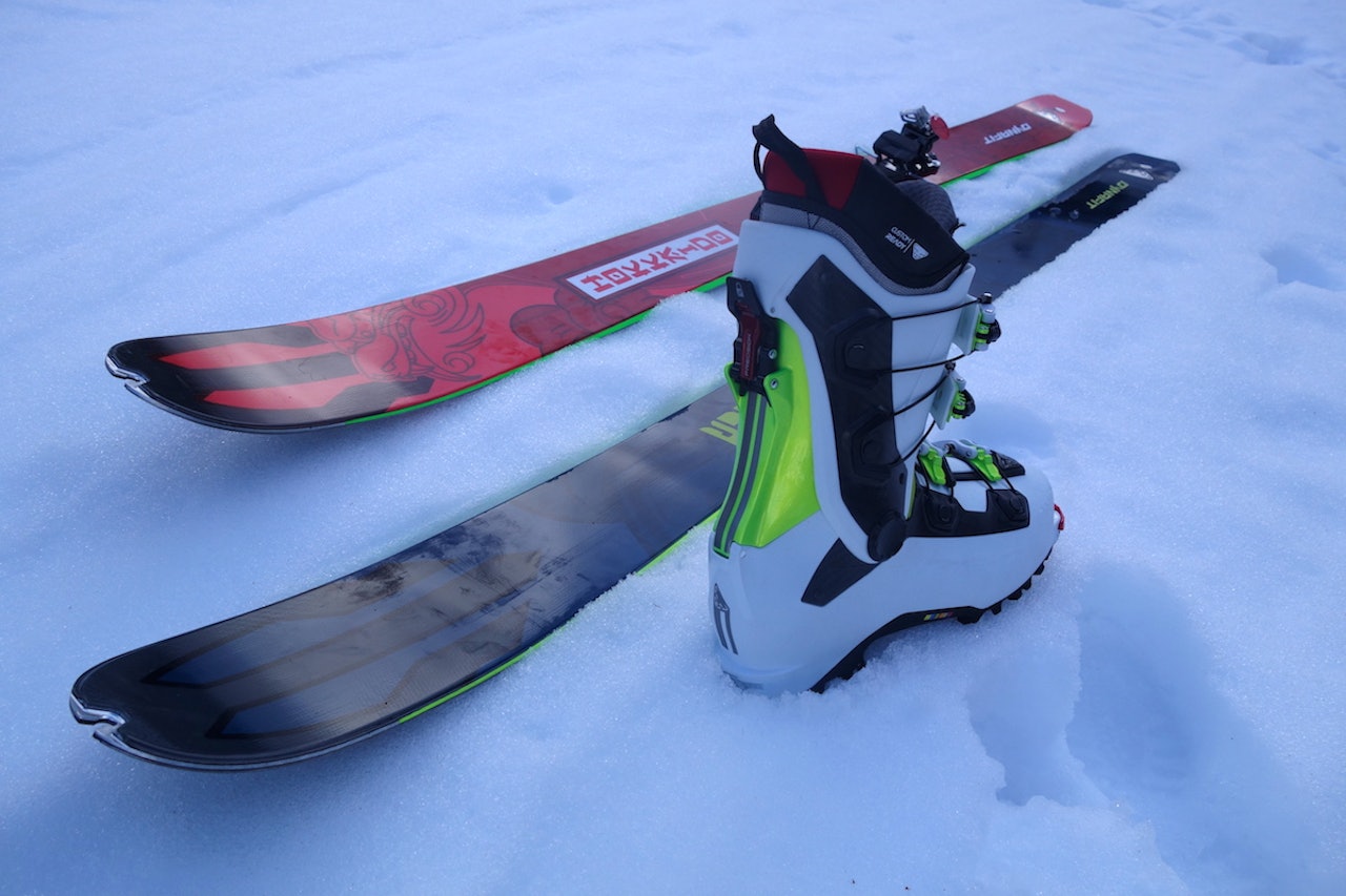 FREE TOURING: Støvelmodellen Khion (her i karbonutgave) og skiene Chugash og Hokkaido er de viktigste Dynafit-nyhetene for frikjørere. Foto: Erlend Sande FREE TOURING: Støvelmodellen Khion (her i karbonutgave) og skiene Chugash og Hokkaido er de viktigste Dynafit-nyhetene for frikjørere. Foto: Erlend Sande