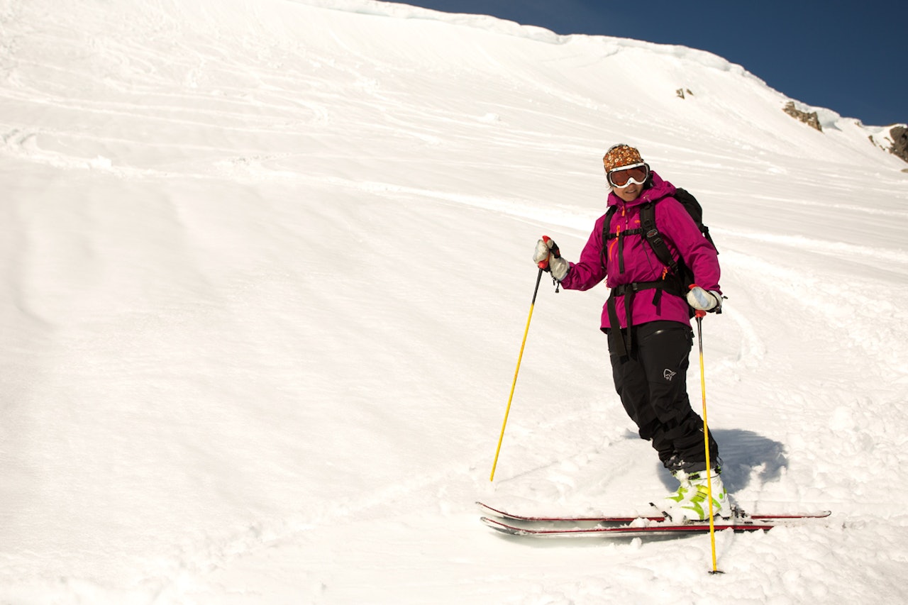 PÅ TESTTUR: Lyngenserien i Norrønas driflex3-materiale er virkelig gode og gjennomtenkte toppturklær. Her på testtur i Sunndalsfjellene i vår. Foto: Tore Meirik PÅ TESTTUR: Lyngenserien i Norrønas driflex3-materiale er virkelig gode og gjennomtenkte toppturklær. Her på testtur i Sunndalsfjellene i vår. Foto: Tore Meirik