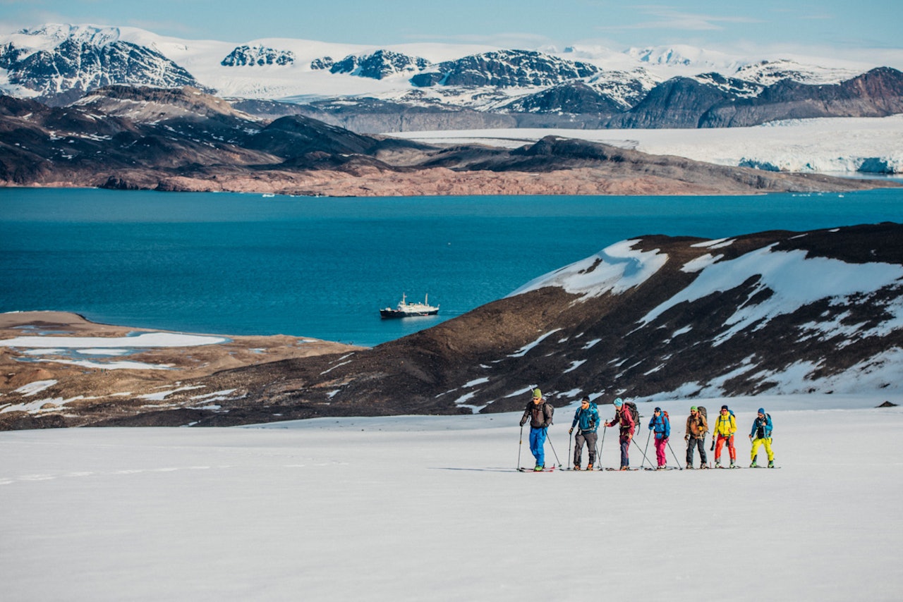FESTIVAL: Toppturfestivalen ble noe for seg selv. Her med Jørgen Aamot og gruppen på vei oppover Pedersenbreen Foto: Bård Basberg FESTIVAL: Toppturfestivalen ble noe for seg selv. Her med Jørgen Aamot og gruppen på vei oppover Pedersenbreen Foto: Bård Basberg