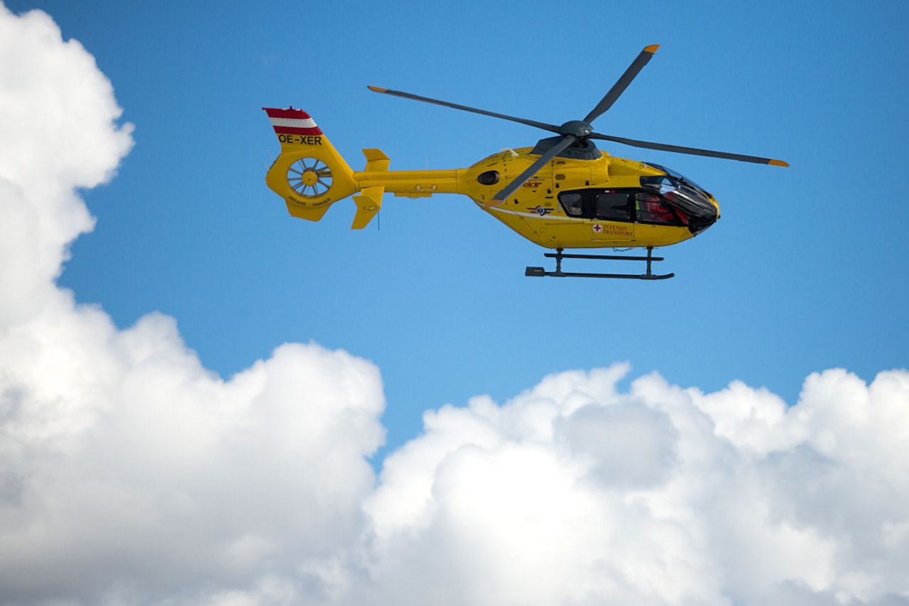 KOMMER UANSETT: Norsk Luftambulanse hjelper deg uansett hva du har funnet på, og lover å ikke sende deg regning etterpå. Foto: Tore Meirik KOMMER UANSETT: Norsk Luftambulanse hjelper deg uansett hva du har funnet på, og lover å ikke sende deg regning etterpå. Foto: Tore Meirik