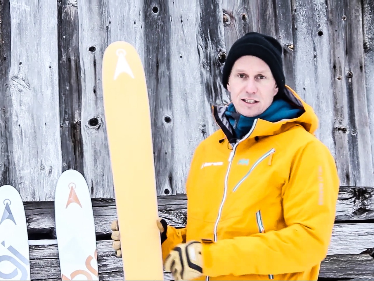 HELT NYTT: Kjetil Isaksen (bildet) og markedssjef i Åsnes Frank Juklestad presenteter i disse dager tre helt nye frikjøringsski. Bilde: Benjamin Hjort HELT NYTT: Kjetil Isaksen (bildet) og markedssjef i Åsnes Frank Juklestad presenteter i disse dager tre helt nye frikjøringsski. Bilde: Benjamin Hjort