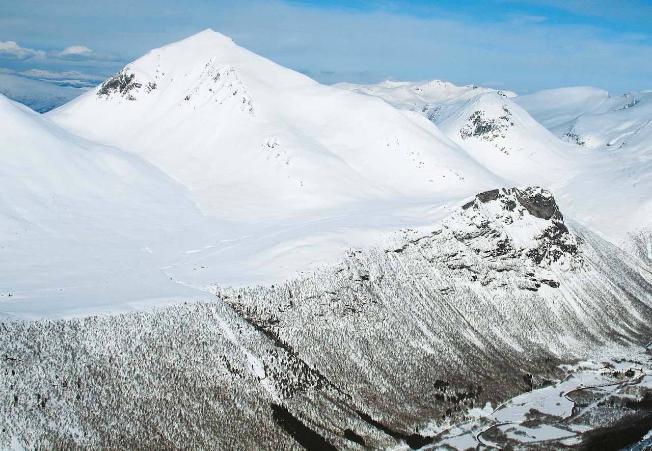 Kjøvskardtinden 1552 moh fra Toppturer i Romsdalen Kjøvskardtinden 1552 moh fra Toppturer i Romsdalen