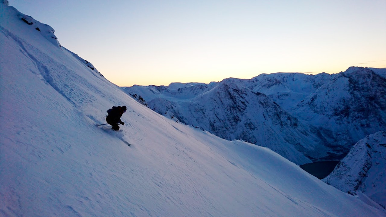 MØRKT: Kjørte ned i grevens tid med tanke på lys. Foto: Signar André Nilsen MØRKT: Kjørte ned i grevens tid med tanke på lys. Foto: Signar André Nilsen