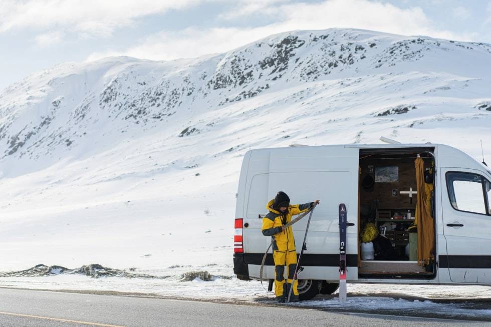PÅ TOKT: Ida Elisabeth Nilsen gjør seg klar til nok en testdag. Våre skitestere hadde tilgang til skiene fra mars til mai, og hadde de med på tur ulike steder i landet. PÅ TOKT: Ida Elisabeth Nilsen gjør seg klar til nok en testdag. Våre skitestere hadde tilgang til skiene fra mars til mai, og hadde de med på tur ulike steder i landet.