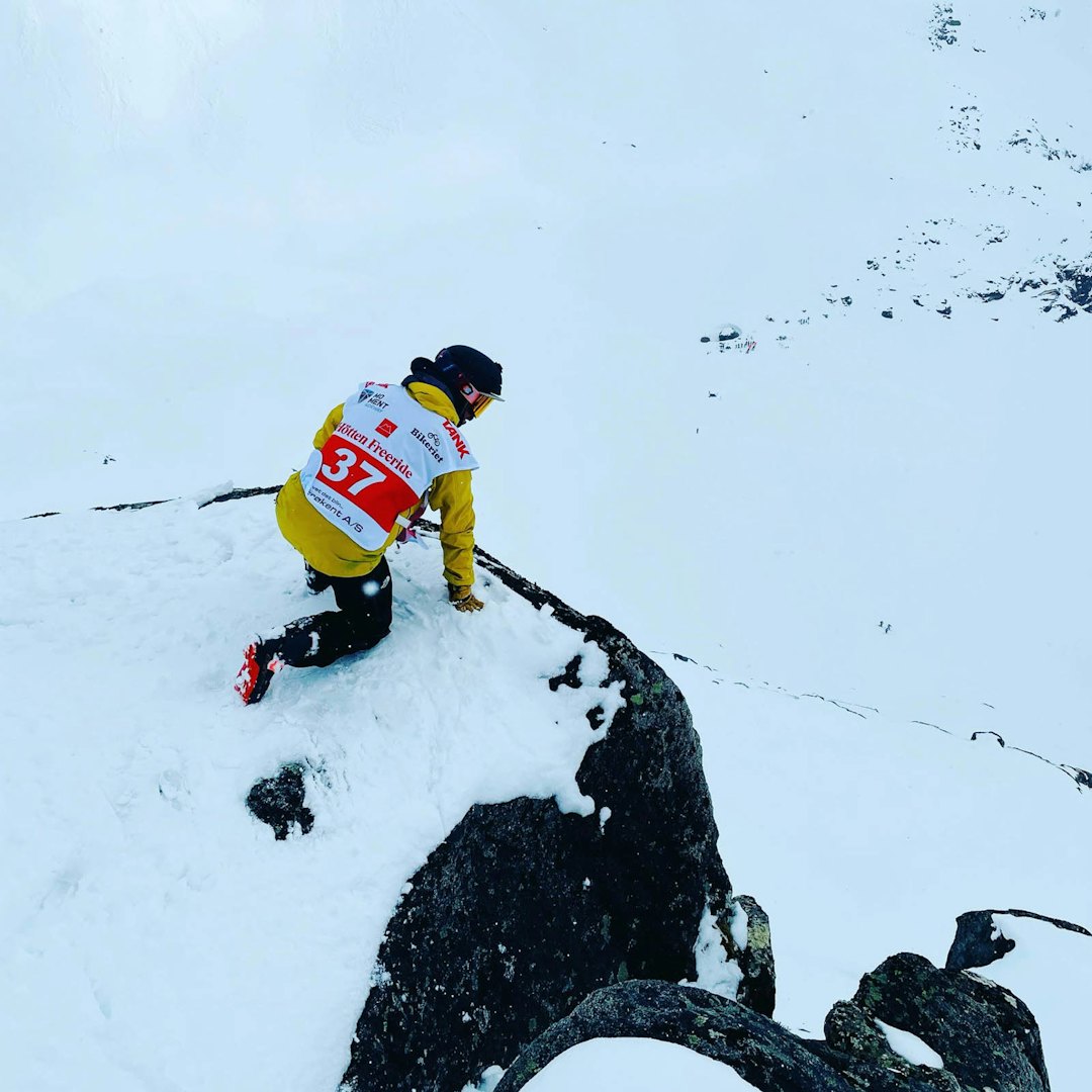 FACECHECK: En deltaker sjekker facen før konkurransen. Foto: Høtten Freeride Høtten Freeride