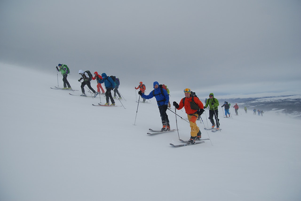 Vår første tur gikk opp på toppen av Hummelfjellet, kalt Gråhøgda, i særdeles skiftende værforhold. Foto: Jon Olav Volden Vår første tur gikk opp på toppen av Hummelfjellet, kalt Gråhøgda, i særdeles skiftende værforhold. Foto: Jon Olav Volden