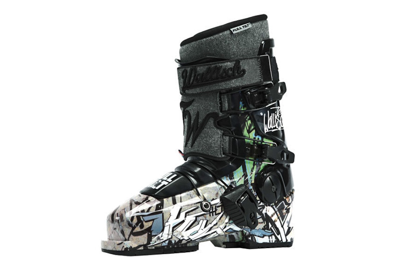 BREDERE SPENNER. 2014-modellen av Full Tilt Tom Wallisch er ytterligere oppgradert. BREDERE SPENNER. 2014-modellen av Full Tilt Tom Wallisch er ytterligere oppgradert.