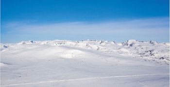 Rasletinden sett fra sør. Foto: Marte Stensland Jørgensen. / Trygg topptur Rasletinden sett fra sør. Foto: Marte Stensland Jørgensen. / Trygg topptur