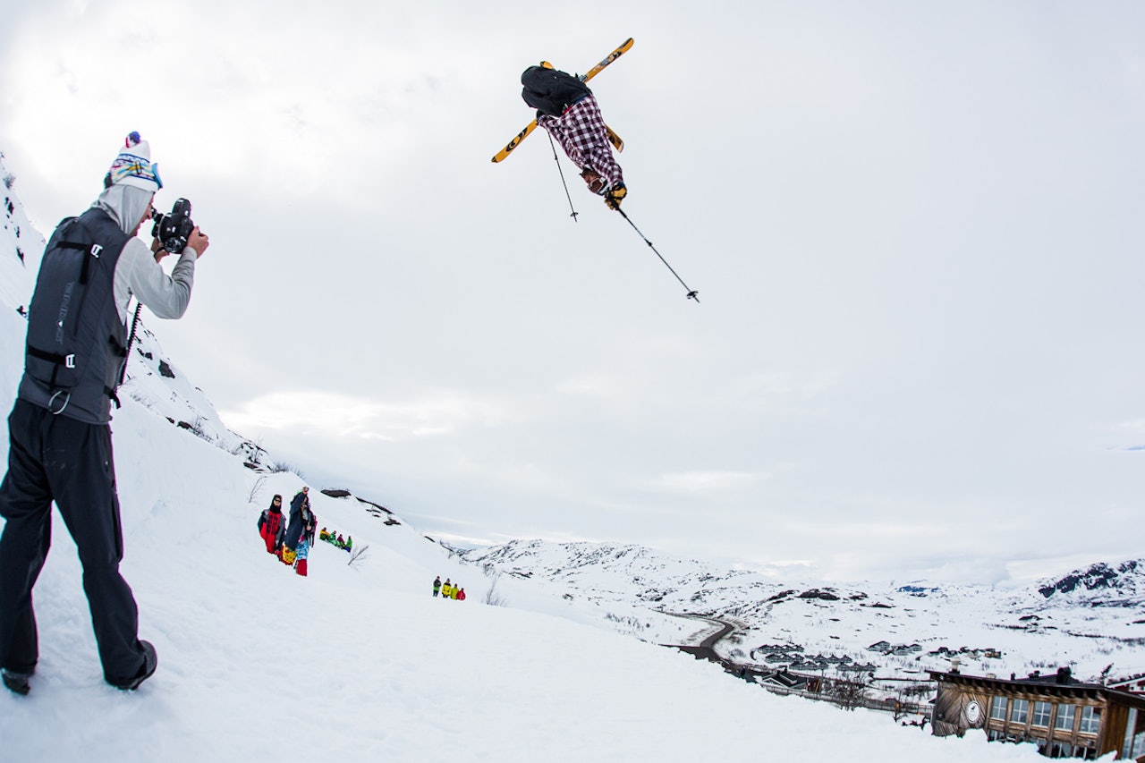 NOSTALGI: Ingen gjorde backflip med mutegrab bedre en JP Auclair. I går var det mutegrab backflip-jam i Riksgränsen. Foto: Andreas Løve Storm Fausko NOSTALGI: Ingen gjorde backflip med mutegrab bedre en JP Auclair. I går var det mutegrab backflip-jam i Riksgränsen. Foto: Andreas Løve Storm Fausko