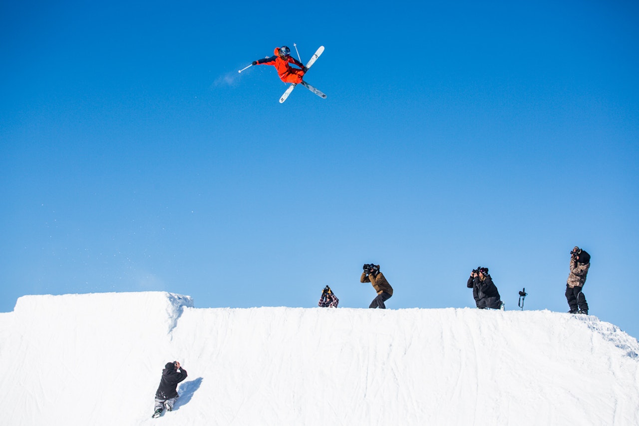HØYT: Per Spett er litt som en slags svensk JP: Backflipekspert, kulekjøringslegende, hårete og god på mutegrab -som har gjør her. Eller Auclair-grab som det kanskje egentlig heter. Foto: Andreas Løve Storm Fausko HØYT: Per Spett er litt som en slags svensk JP: Backflipekspert, kulekjøringslegende, hårete og god på mutegrab -som har gjør her. Eller Auclair-grab som det kanskje egentlig heter. Foto: Andreas Løve Storm Fausko