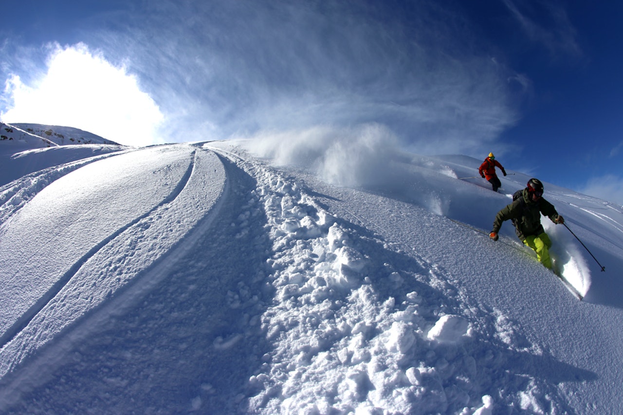 TESTING: Noen må gjøre denne jobben også. Her prøver nettredaktør Tore Meirik å henge på testkollega Lars-Kristian Haugen. Foto: Hans Petter Hval TESTING: Noen må gjøre denne jobben også. Her prøver nettredaktør Tore Meirik å henge på testkollega Lars-Kristian Haugen. Foto: Hans Petter Hval