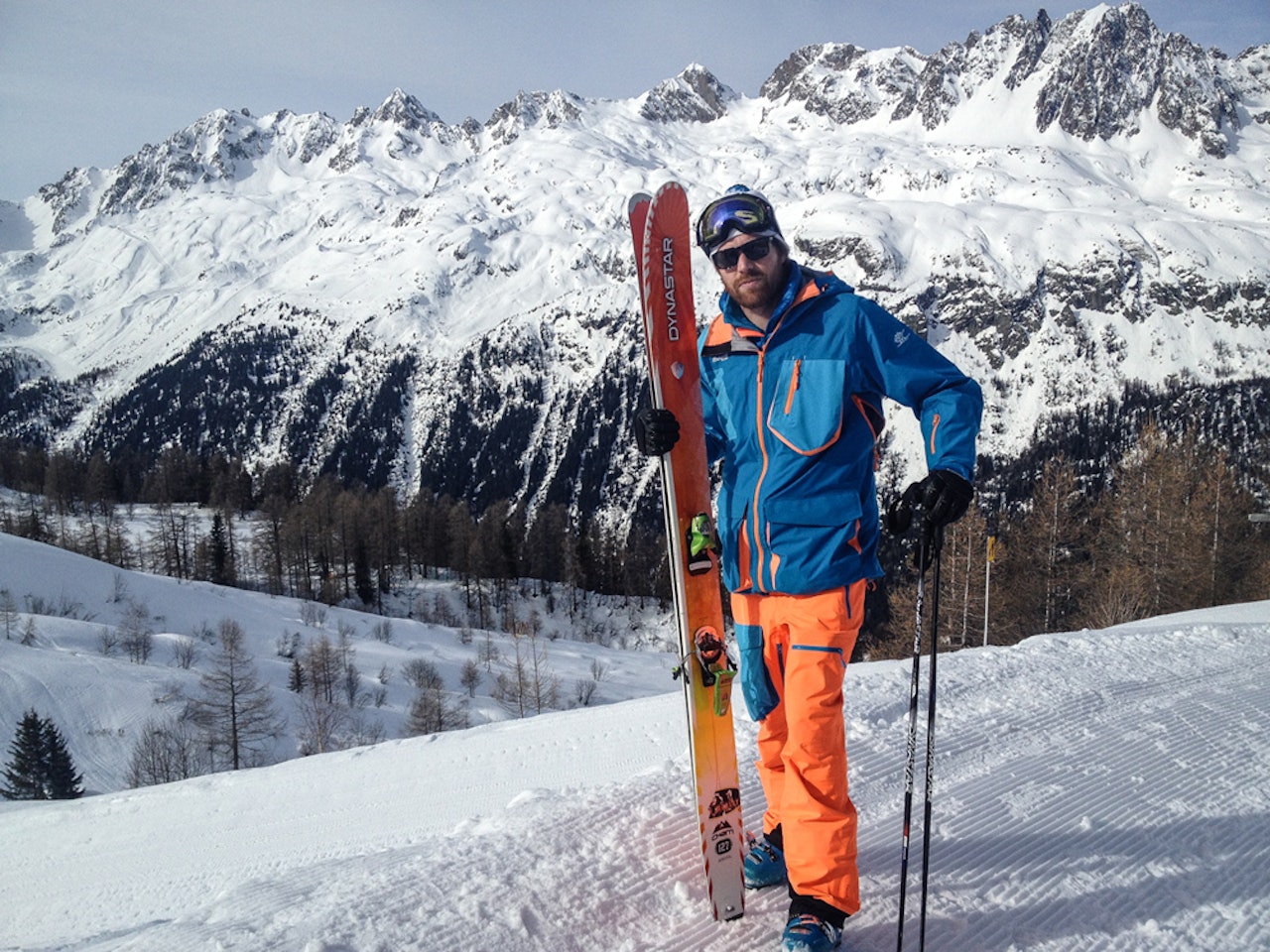 STORFJELLSHINGSTEN: Karsten Gefle bruker masse tid på ski, særlig i fjella hjemme i Chamonix. Her poserer han med bergans nye frikjøringsdress. Foto: Christian Nerdrum 