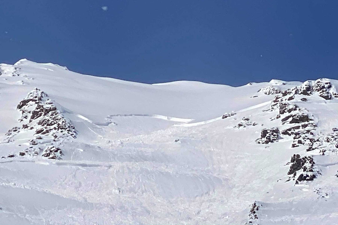 STORT SKRED: Skredet på Sofiatinden er kategorisert som svært stort. Foto: Frode Hansen/Lyngen Røde Kors Sofiatinden lyngen