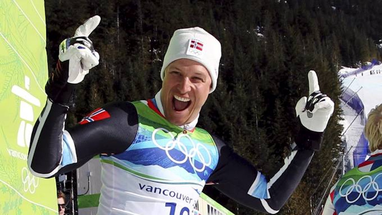 NY SPONSOR: Aksel Lund Svindal, her fotografert like etter han tok OL-gull i Super-g i Vancouver, har sikra seg avtale med Sweet Protection. Foto: Cornelius Poppe/ Scanpix NY SPONSOR: Aksel Lund Svindal, her fotografert like etter han tok OL-gull i Super-g i Vancouver, har sikra seg avtale med Sweet Protection. Foto: Cornelius Poppe/ Scanpix