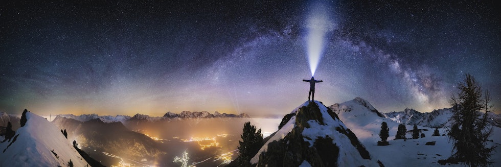 LA DET BLI LYS: En skikkelig hodelykt kan åpne opp for fantastiske muligheter for turer i fjellet - dag som natt. Bilde: Lupine En skikkelig hodelykt kan åpne opp for fantastiske muligheter for turer i fjellet - dag som natt. Bilde: Lupine