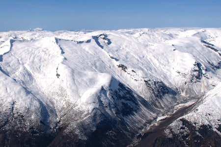 Nye eventyr i sikte rundt Vetlefjorden. Foto: Einar Løken. / Toppturar i Sogn. Nye eventyr i sikte rundt Vetlefjorden. Foto: Einar Løken. / Toppturar i Sogn.