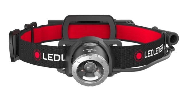 JUSTERBAR STRÅLE: H-serien til Led Lenser har en optikk som gjør at led-dioden kan fokuseres fra bred spredning til smal stråle ved å vri lyktehodet 90 grader. H-serien til Led Lenser har en optikk som gjør at led-dioden kan fokuseres fra bred spredning til smal stråle ved å vri lyktehodet 90 grader.