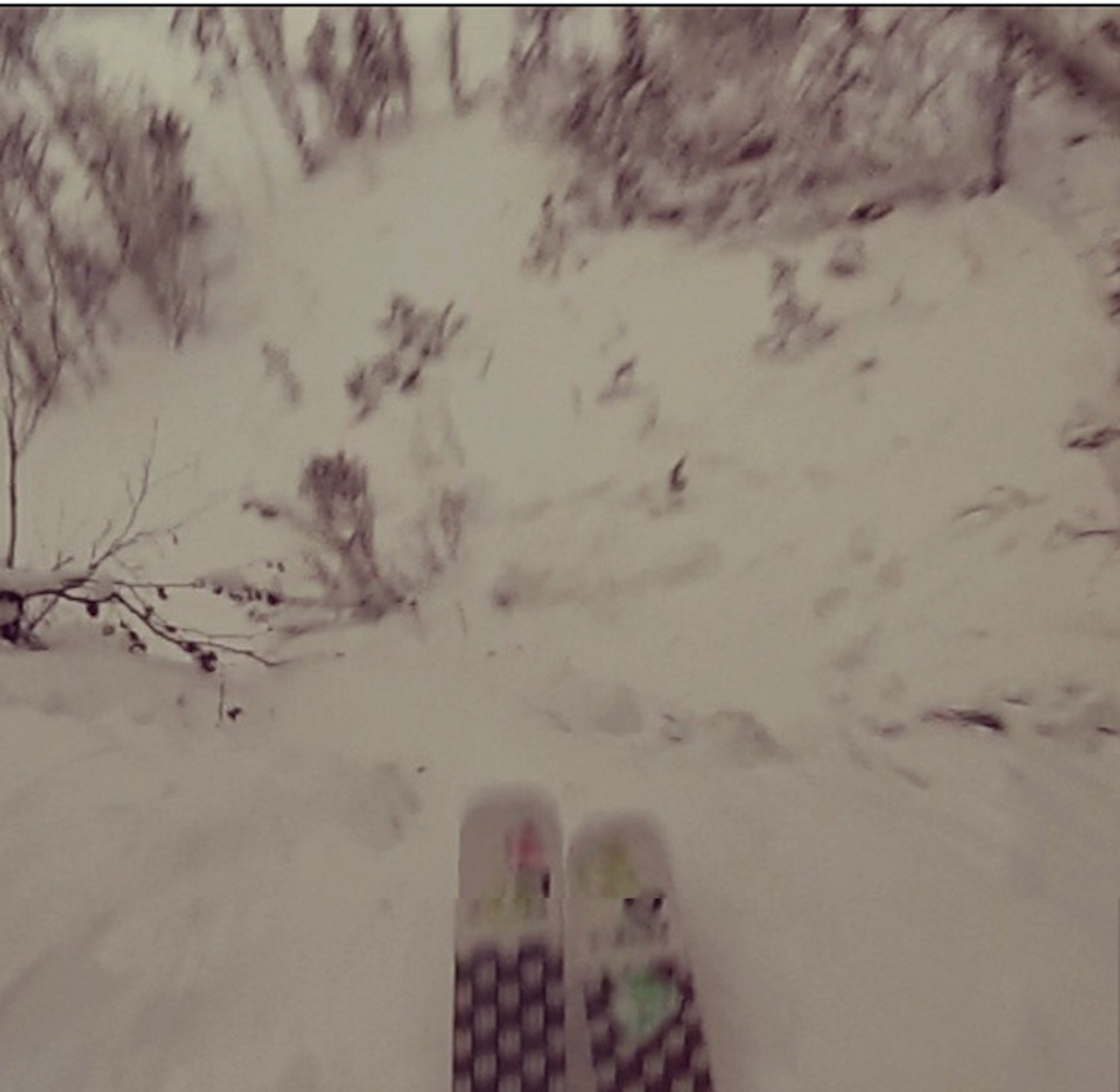 Her hopper jeg en klippe i 30 cm snø fordi jeg syntes det var smart der og da. Instagram: richardfurnes