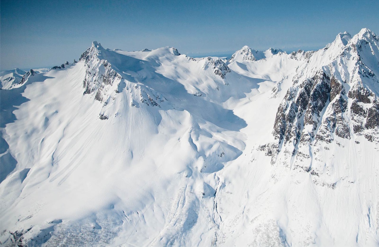 Fingeren, Kolåstinden og Sætretindane. Foto Eirik Vaage. Fingeren, Kolåstinden og Sætretindane. Foto Eirik Vaage.