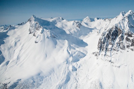 Fingeren, Kolåstinden og Sætretindane. Foto Eirik Vaage. Fingeren, Kolåstinden og Sætretindane. Foto Eirik Vaage.