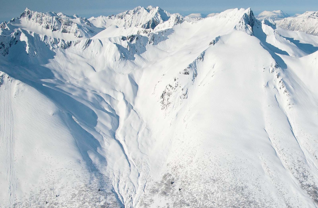 Ruta opp til Søre Grøtdalstind til venstre. Alternativ nedkøyring til høgre. Foto Eirik Vaage. Ruta opp til Søre Grøtdalstind til venstre. Alternativ nedkøyring til høgre. Foto Eirik Vaage.