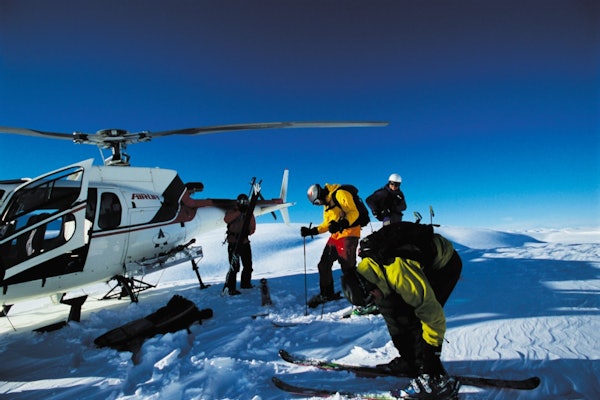 SJELDEN FUGL: Heliskiing er ikke mulig i Norge, men populært i Antarktis og en del andre land. Arkivfoto: Endre Løvaas heliskiing